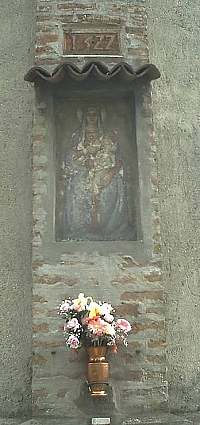 Affresco della Madonna in Campagna sul retro del Santuario